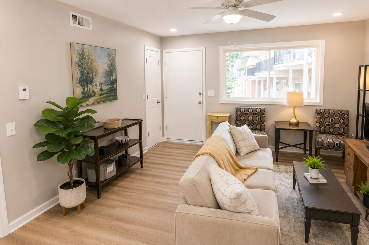 Lake Lodge Apartments - Photo 4 of 14