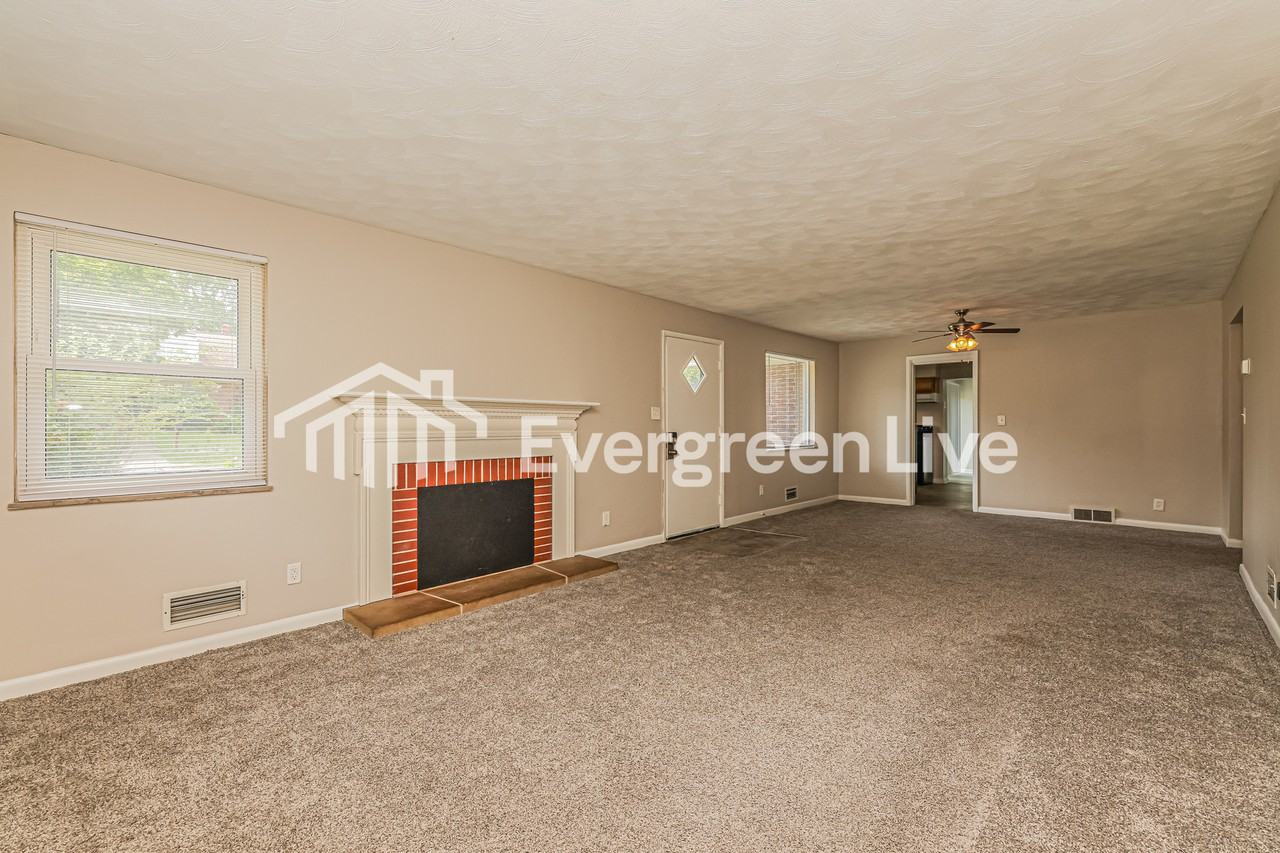 2930 Hazelwood Ave - Photo 4 of 15