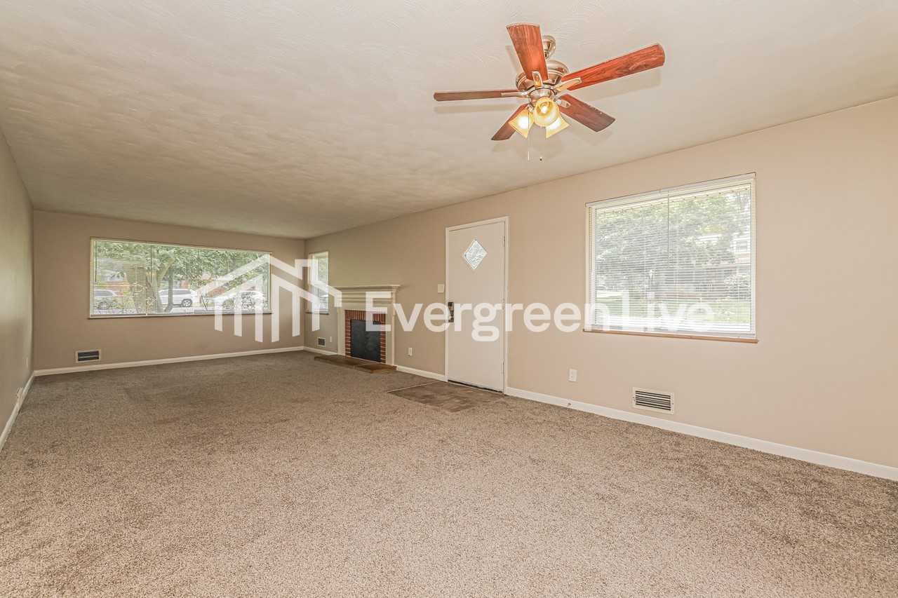 2930 Hazelwood Ave - Photo 5 of 15