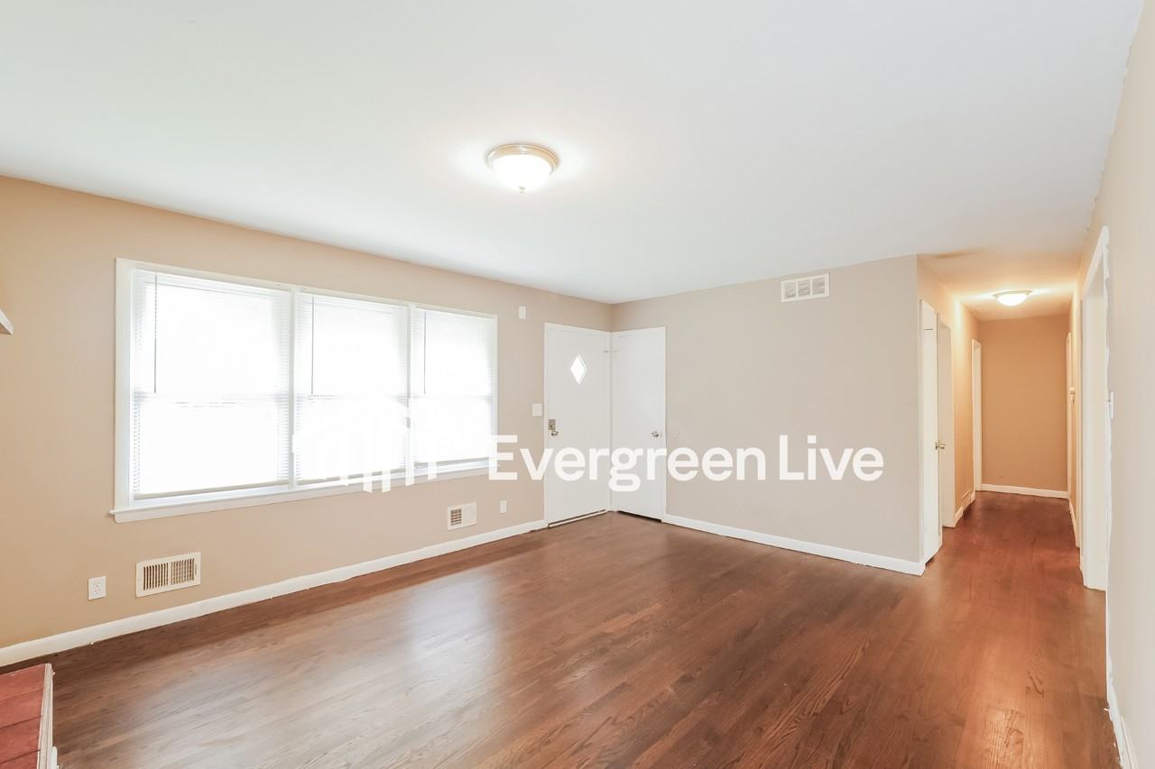 8716 Kentucky Ave - Photo 4 of 15