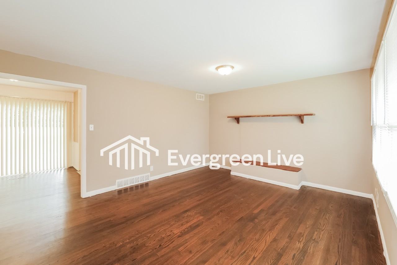 8716 Kentucky Ave - Photo 5 of 15