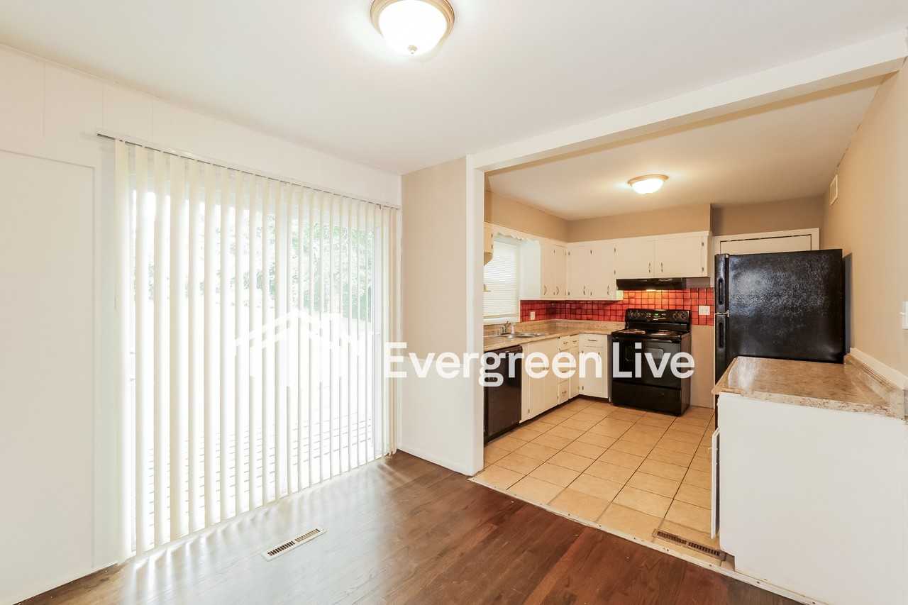 8716 Kentucky Ave - Photo 6 of 15