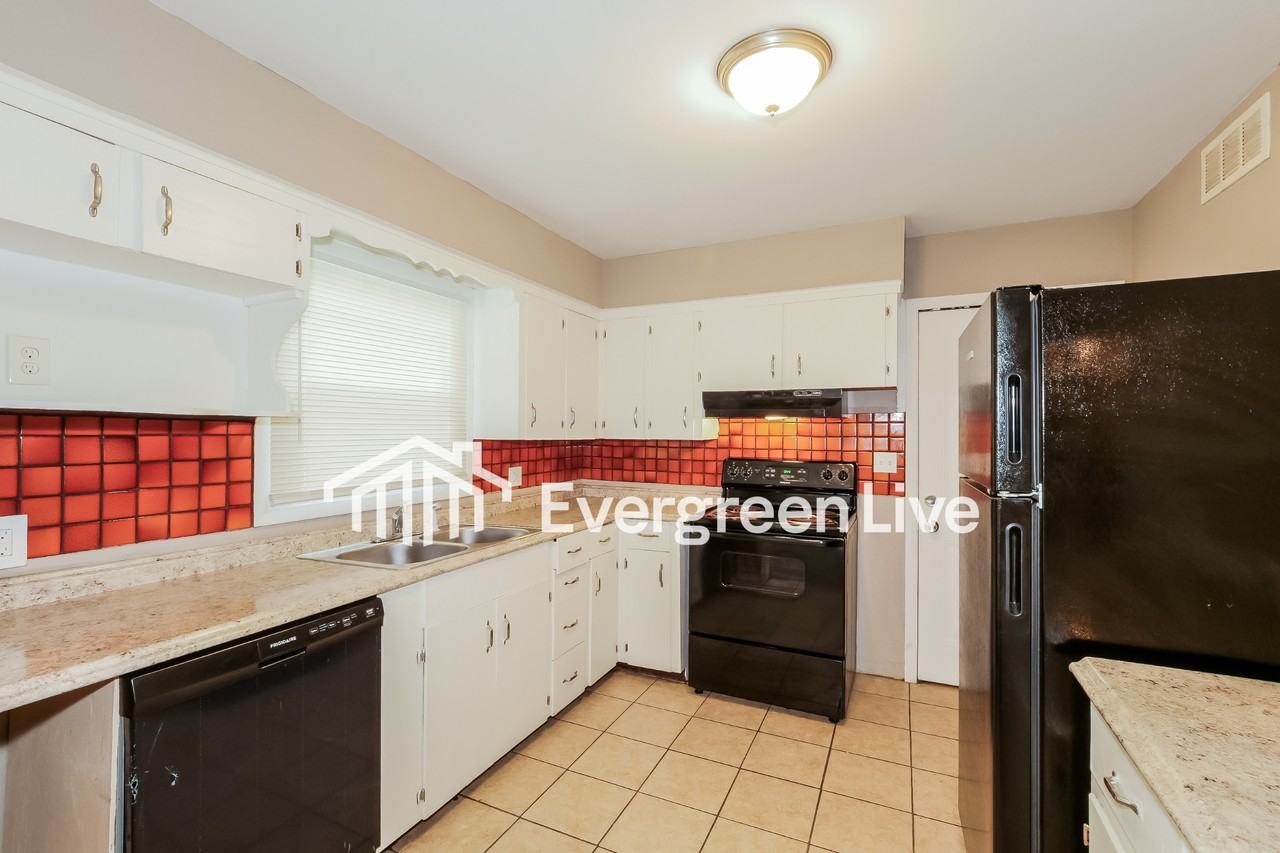 8716 Kentucky Ave - Photo 7 of 15