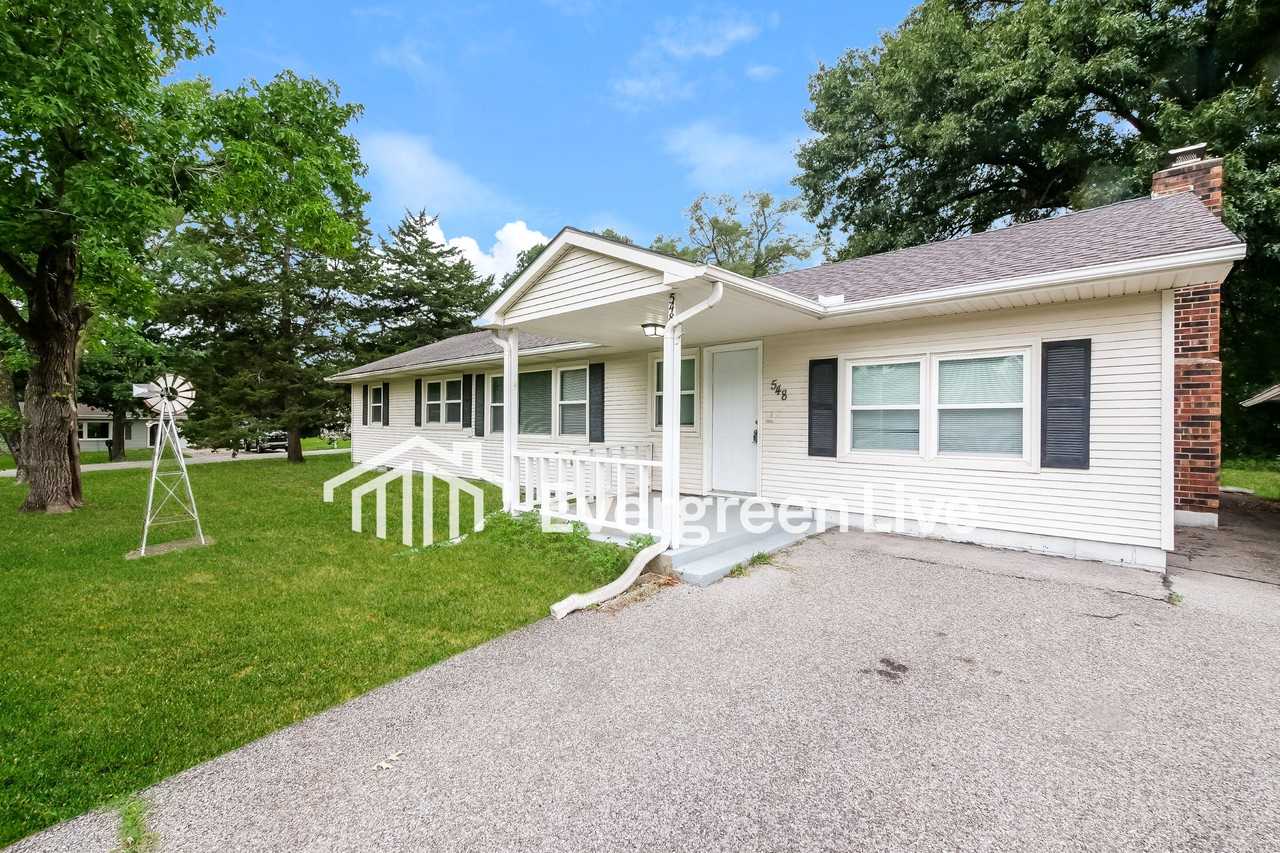 548 Utah St - Photo 2 of 15
