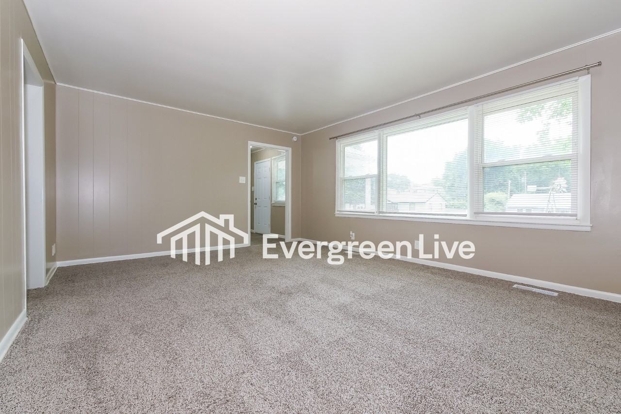 548 Utah St - Photo 7 of 15