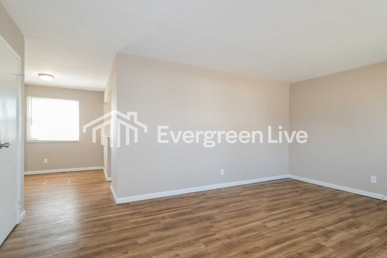 2048 Aristocrat Dr - Photo 3 of 15