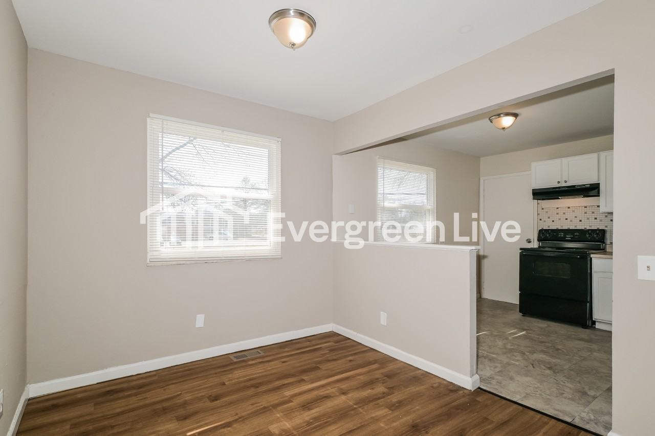 2048 Aristocrat Dr - Photo 5 of 15