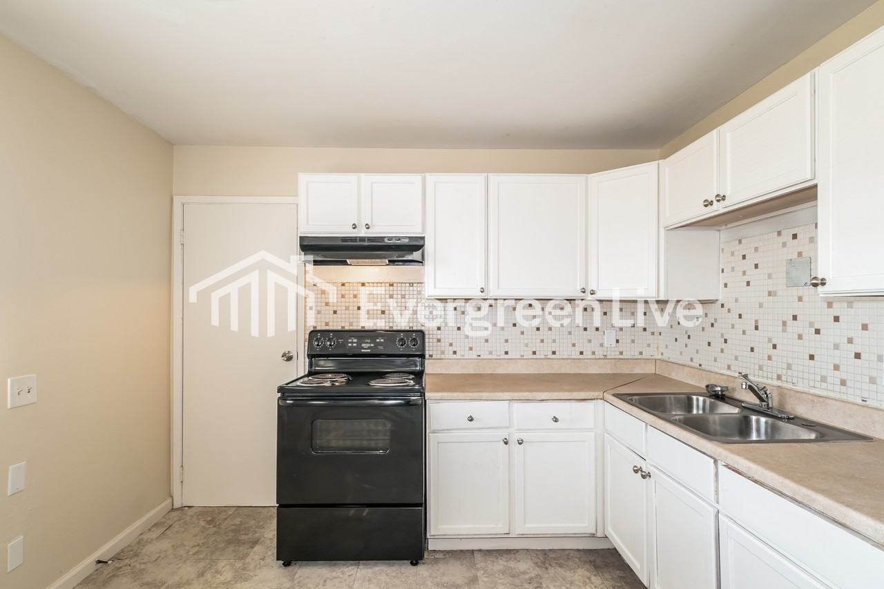 2048 Aristocrat Dr - Photo 6 of 15