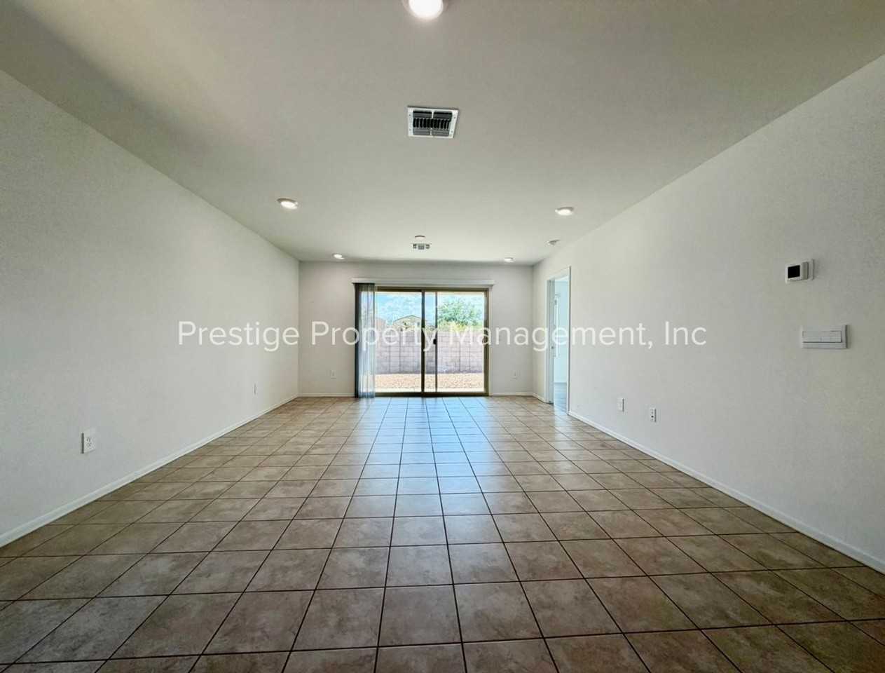 4032 E Market St - Photo 3 of 35