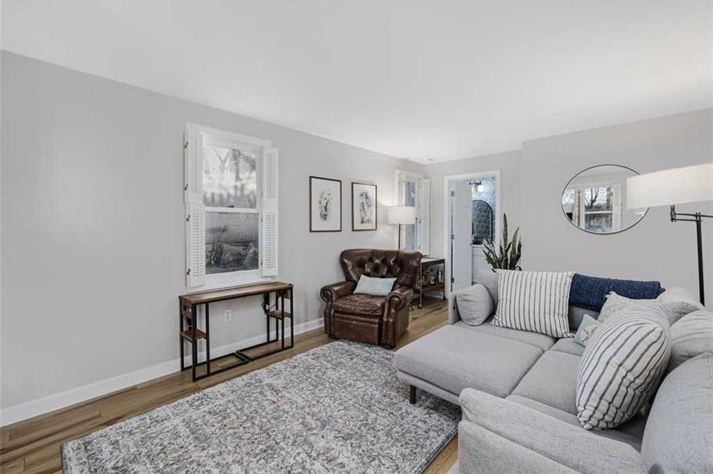 208 Marlborough St ##4 - Photo 3 of 36