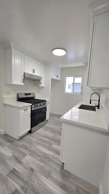 1334 Engracia Ave - Photo 6 of 17