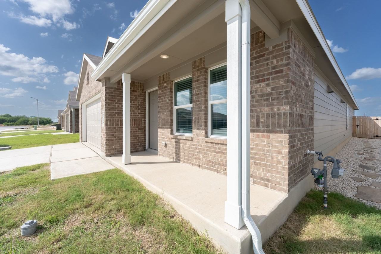 2207 Allison Crk - Photo 2 of 16