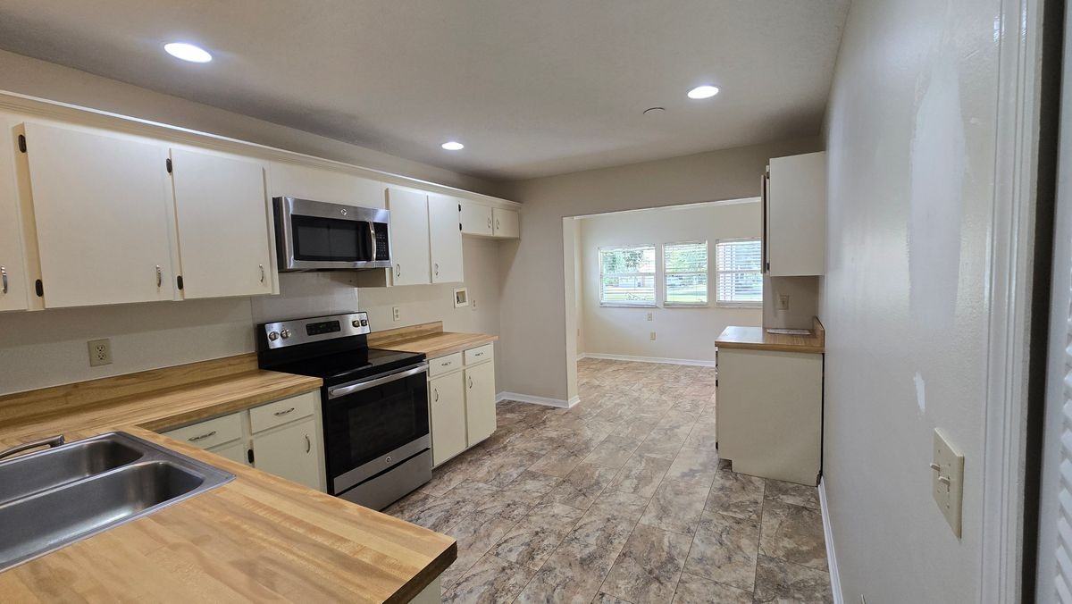 1657 Tremont Ln - Photo 2 of 19