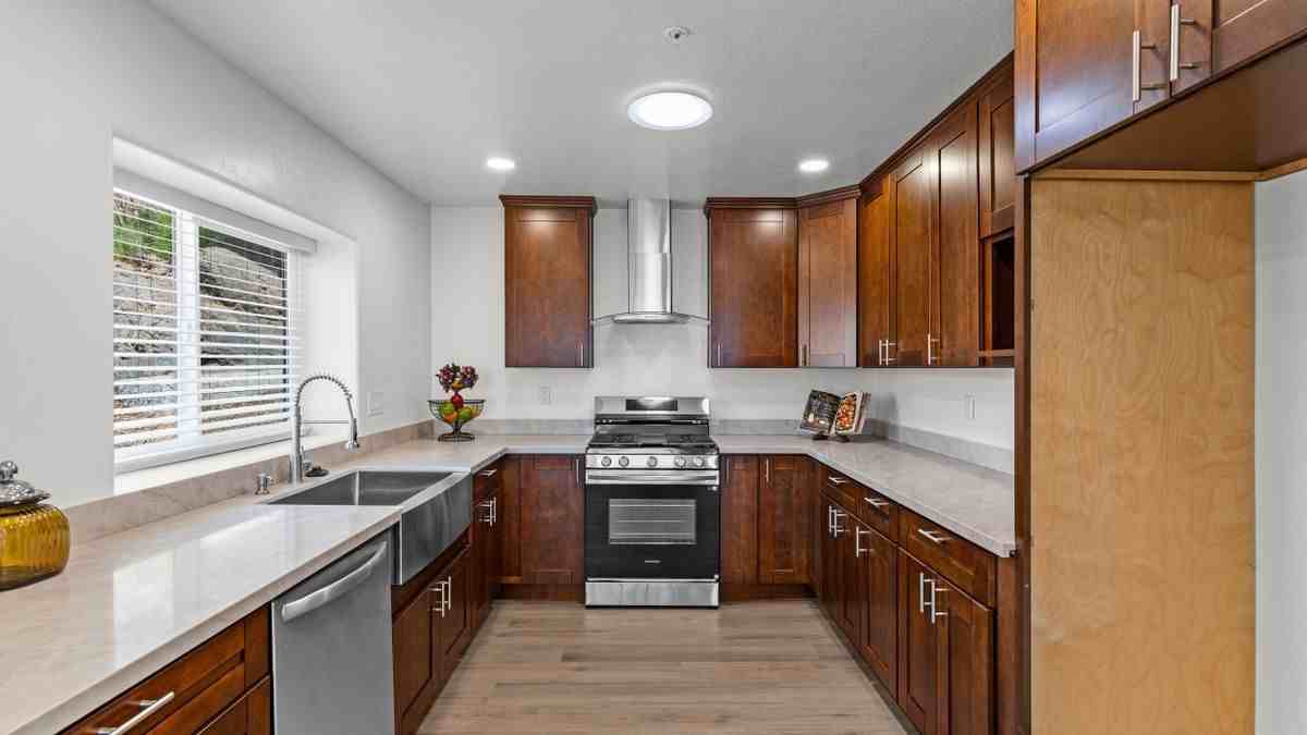 1604 San Miguel Ave - Photo 2 of 14