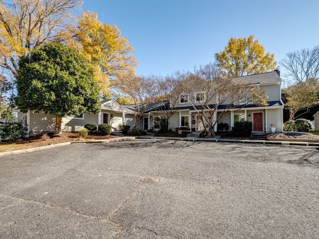 1077 Sardis Cove Dr - Photo 2 of 20