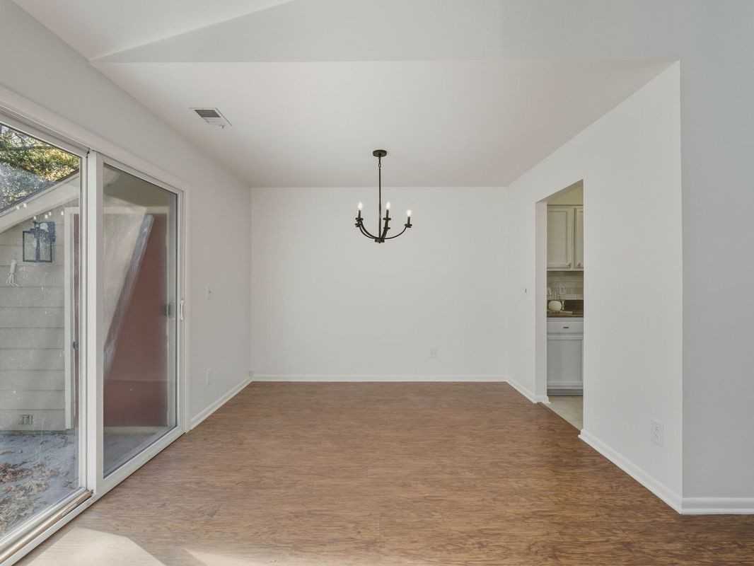 1077 Sardis Cove Dr - Photo 4 of 20