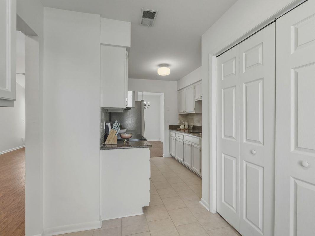 1077 Sardis Cove Dr - Photo 5 of 20