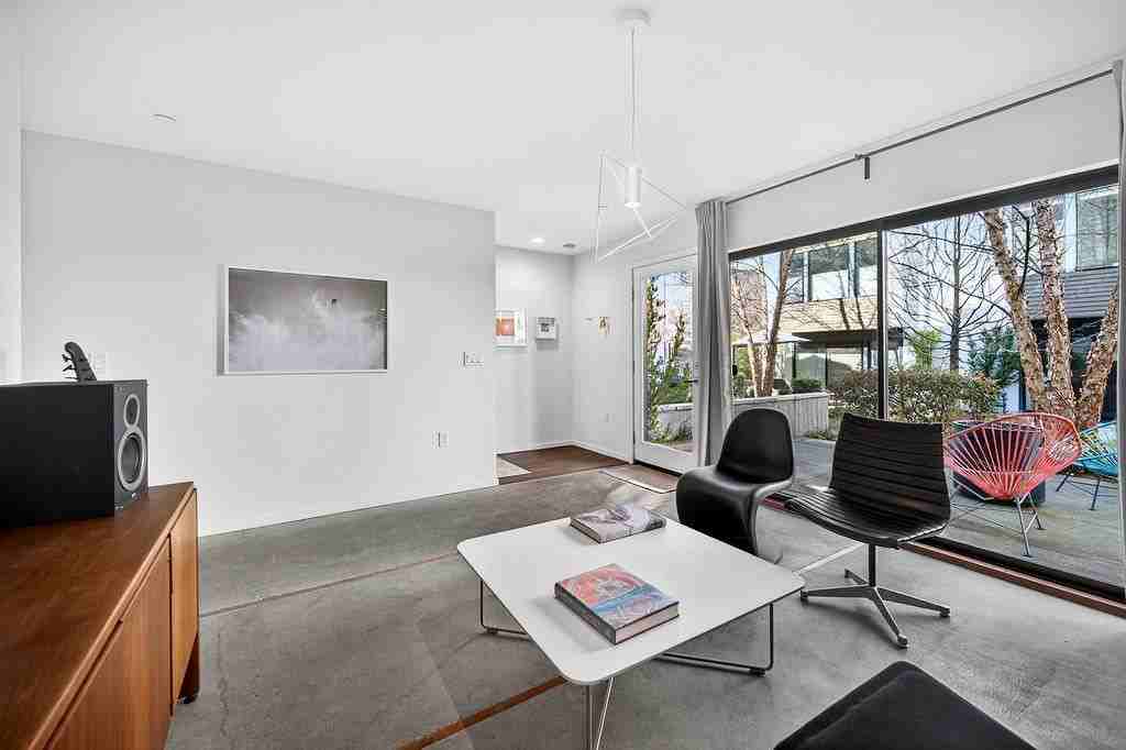 979 Eames Walk - Photo 7 of 45