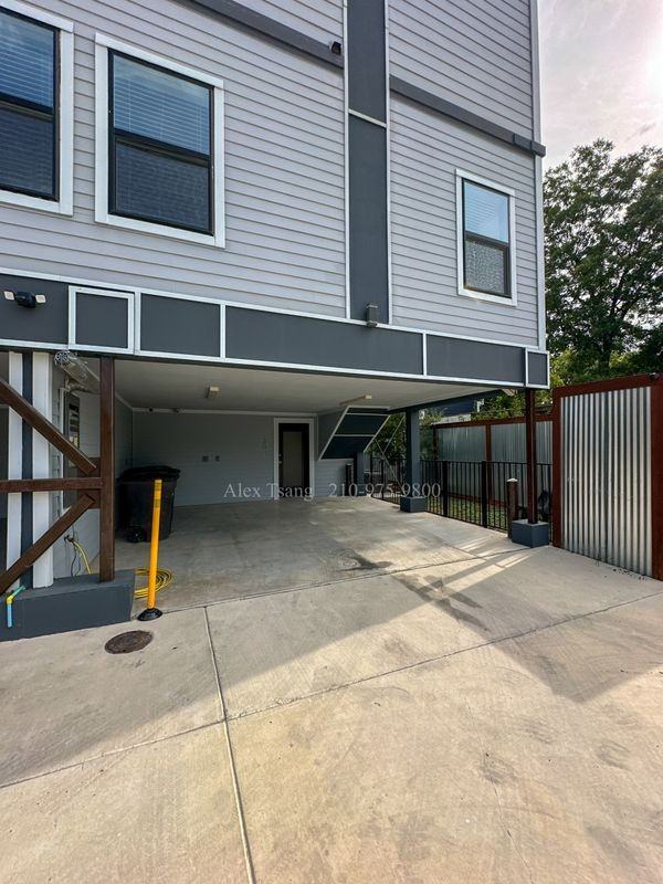 225 S Pine St ##202 - Photo 3 of 27