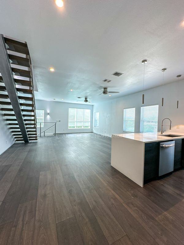 225 S Pine St ##202 - Photo 6 of 27