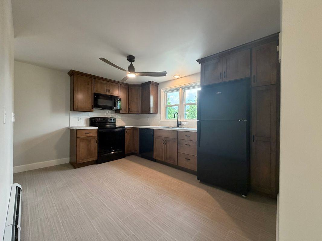 1012 State Dr - Photo 3 of 19
