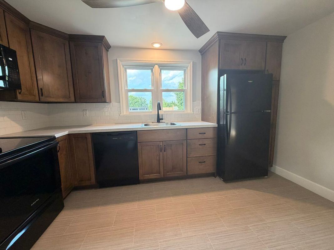 1012 State Dr - Photo 5 of 19
