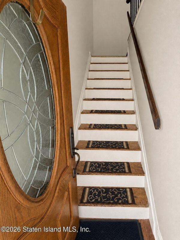 27 Luke Ct - Photo 2 of 7