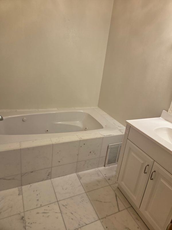 3915 Mount Sterling Ave - Photo 6 of 10