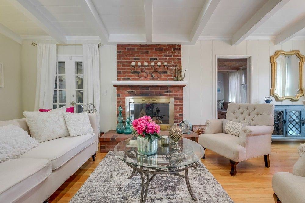 21447 Providencia St - Photo 2 of 50