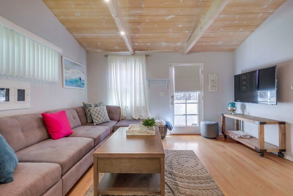 21447 Providencia St - Photo 6 of 50