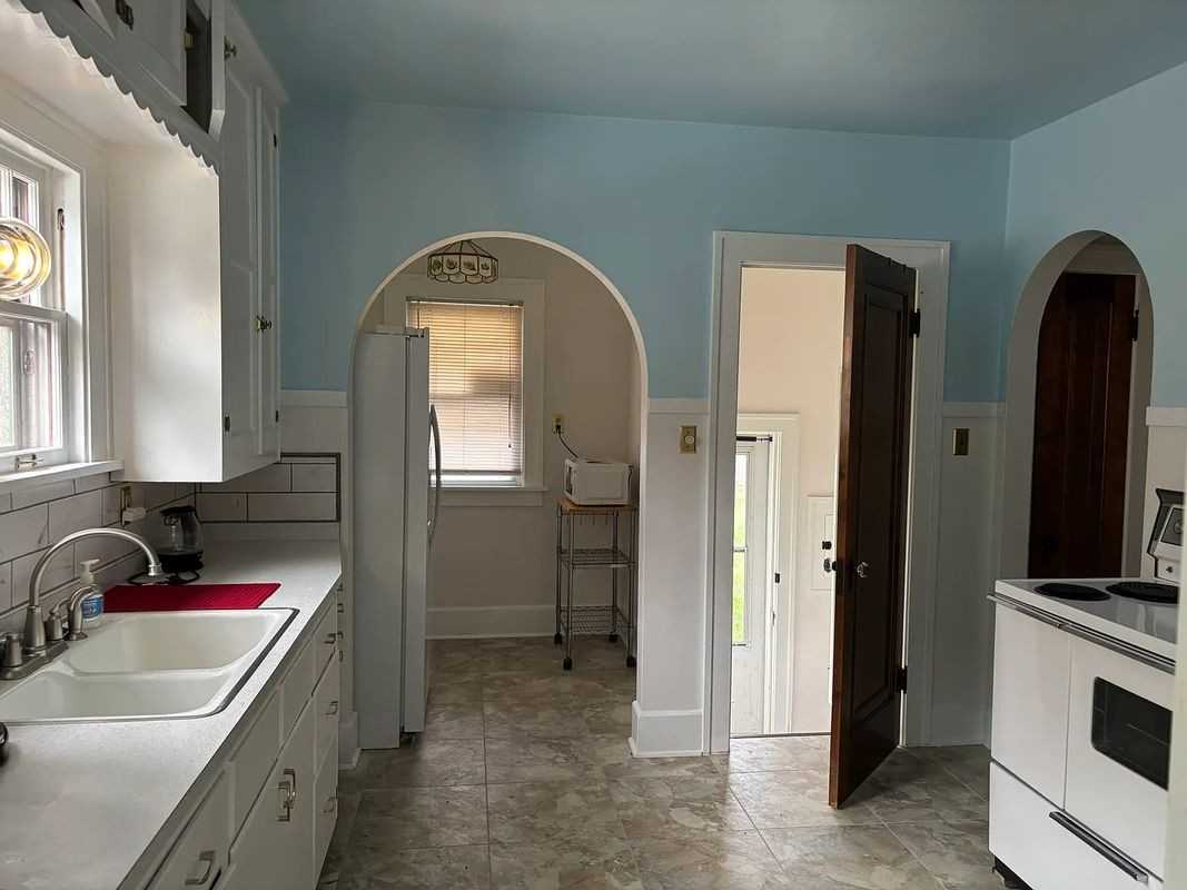 1238 Monroe Ave - Photo 4 of 10