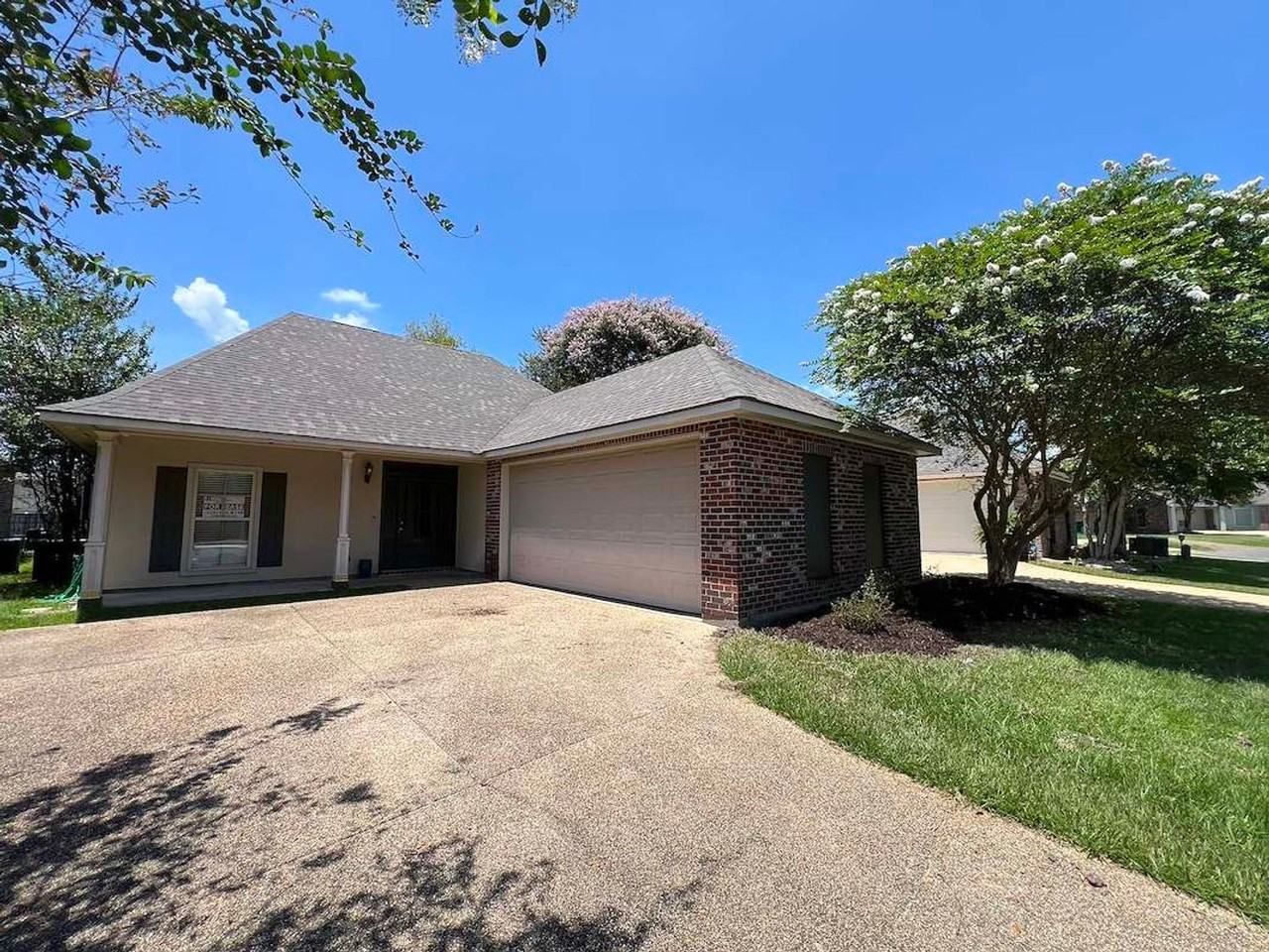 3995 Water Oak Dr - Photo 2 of 35