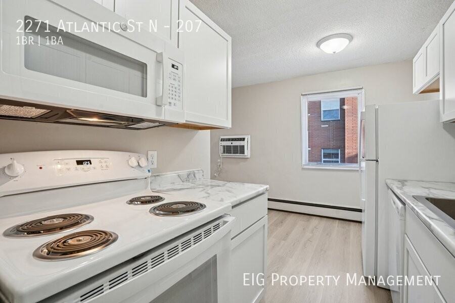 Maplewood Manor - Photo 2 of 35