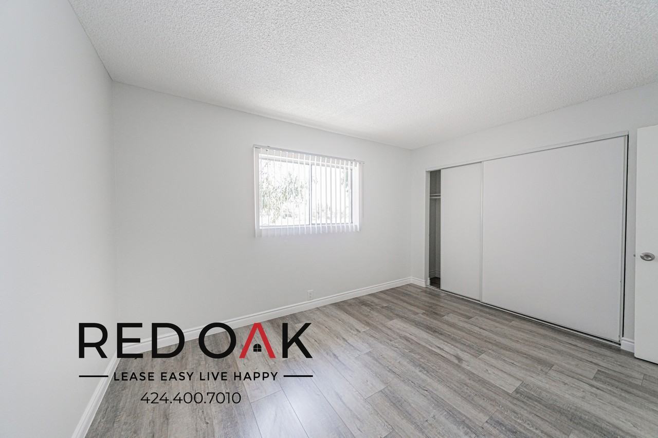 7915 Vineland Ave - Photo 3 of 13