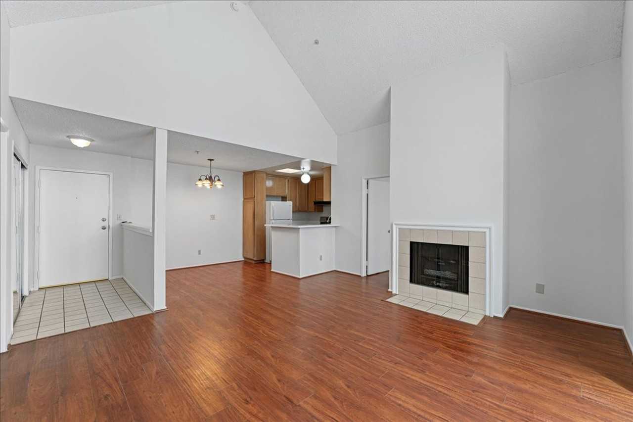 1785 Beloit Ave - Photo 2 of 24
