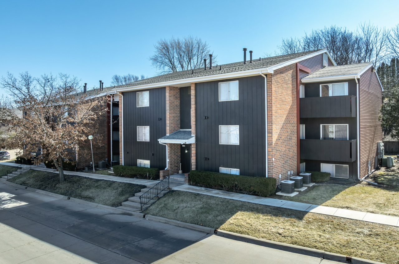 Raven Oaks Apartments - Photo 3 of 10