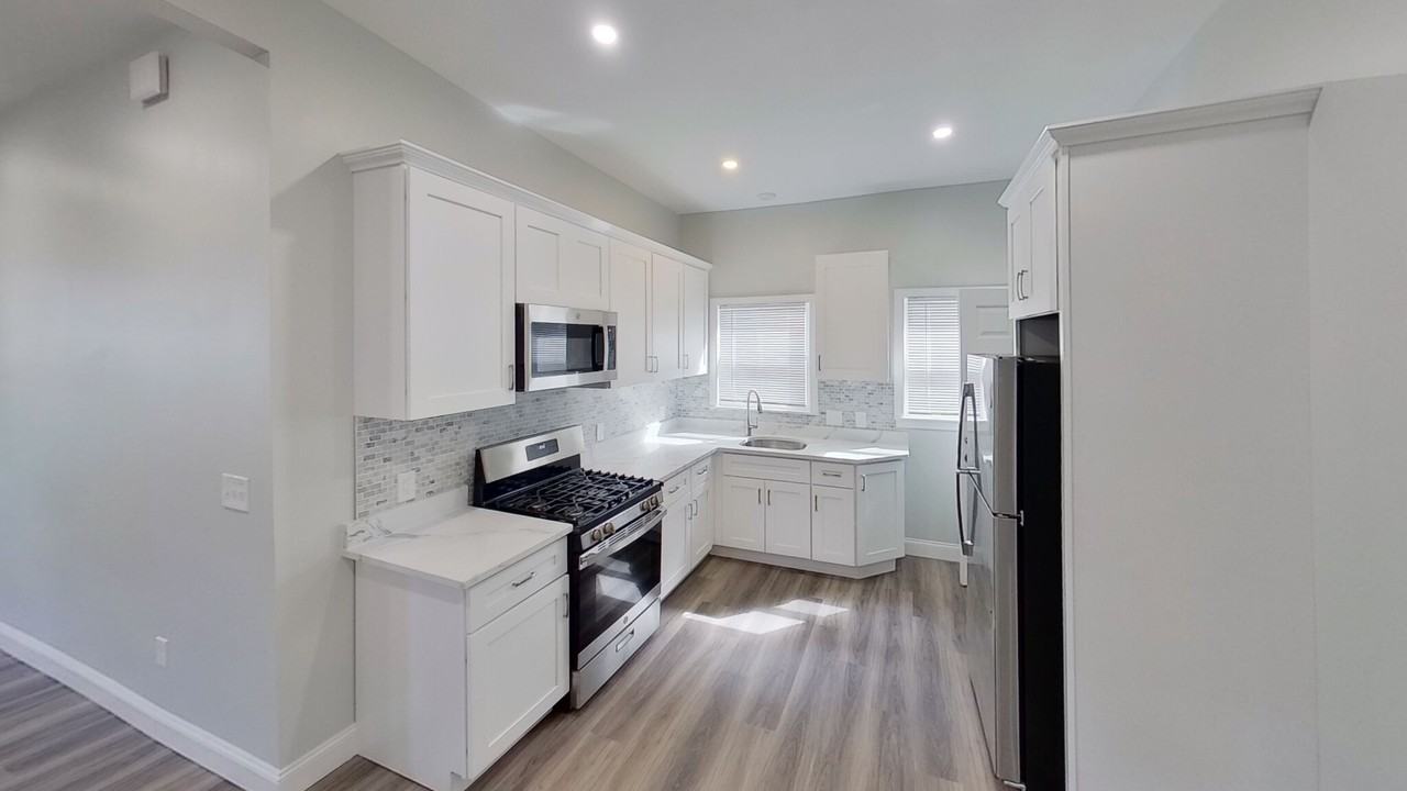 23 Oakwood St #2