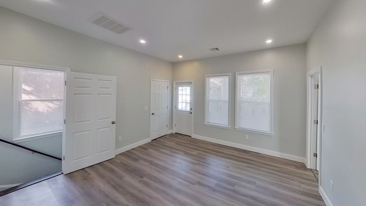 23 Oakwood St #2 - Photo 4 of 8