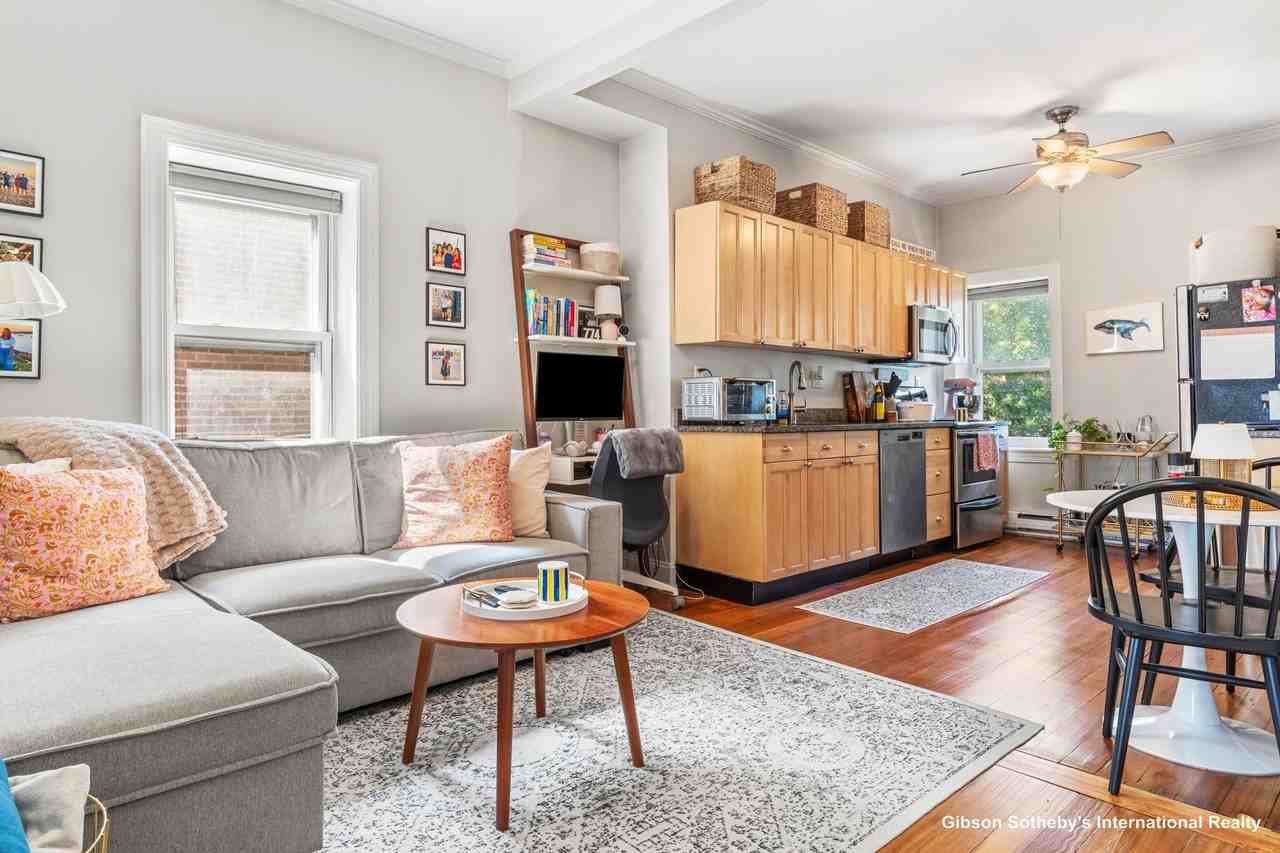 291 W 3rd St #3 - Photo 4 of 14