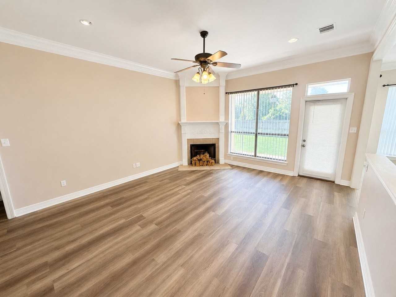 1022 Creole Dr - Photo 2 of 10
