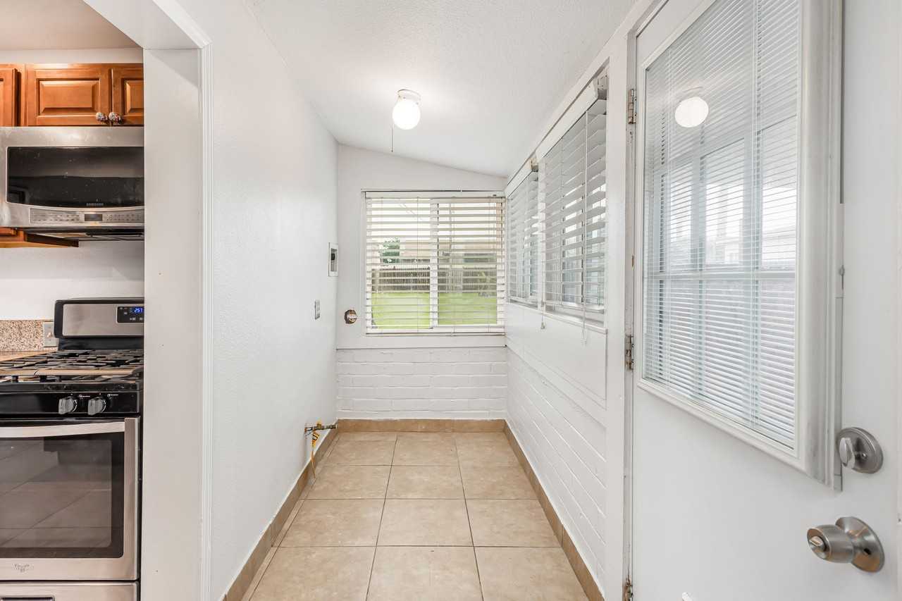 14993 Yucca Ave #A - Photo 4 of 50