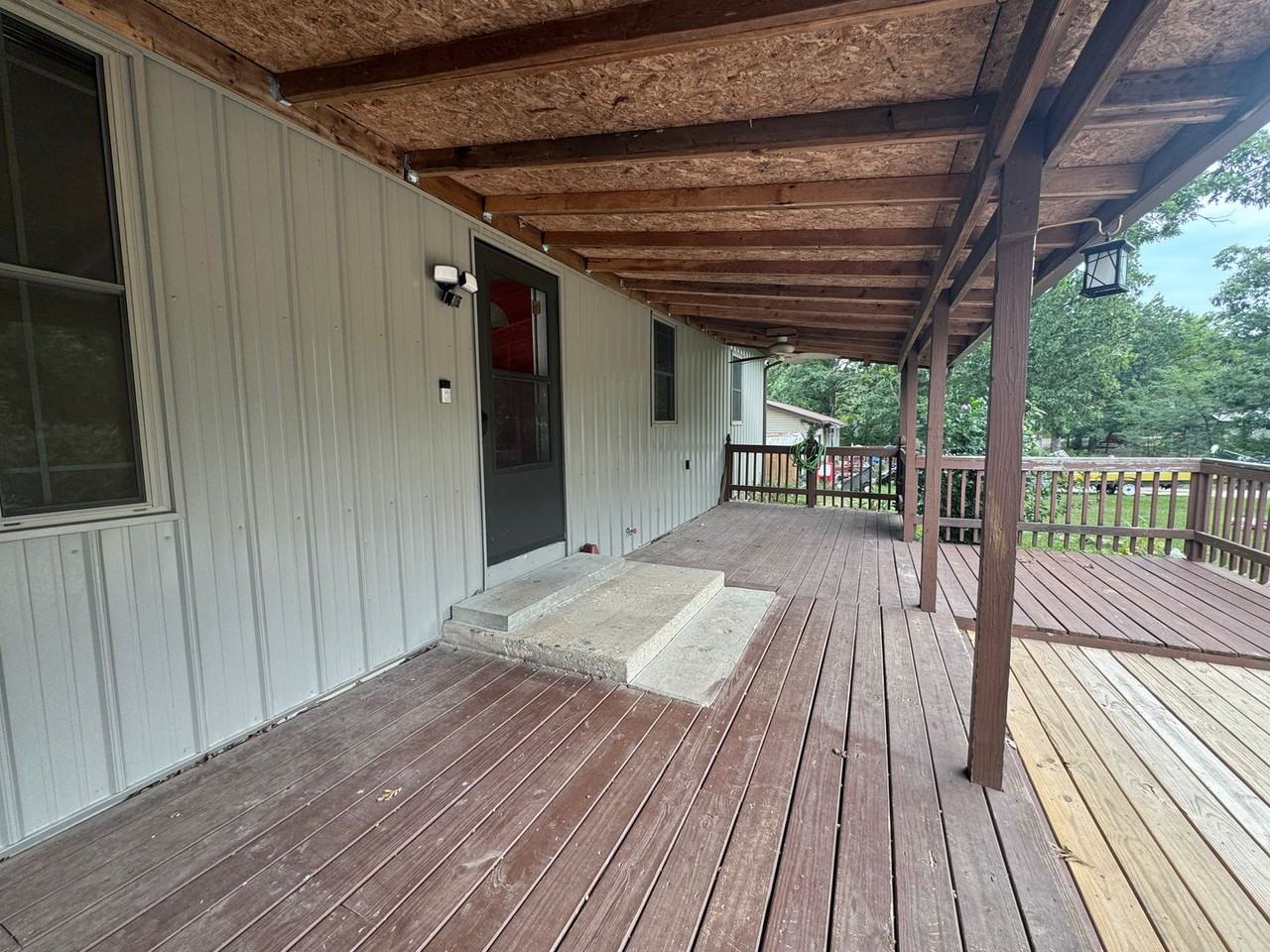 14467 Worth Ln - Photo 3 of 34