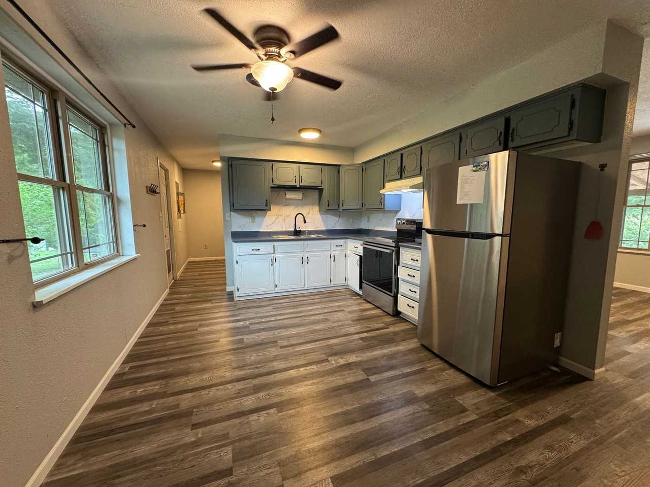 14467 Worth Ln - Photo 4 of 34