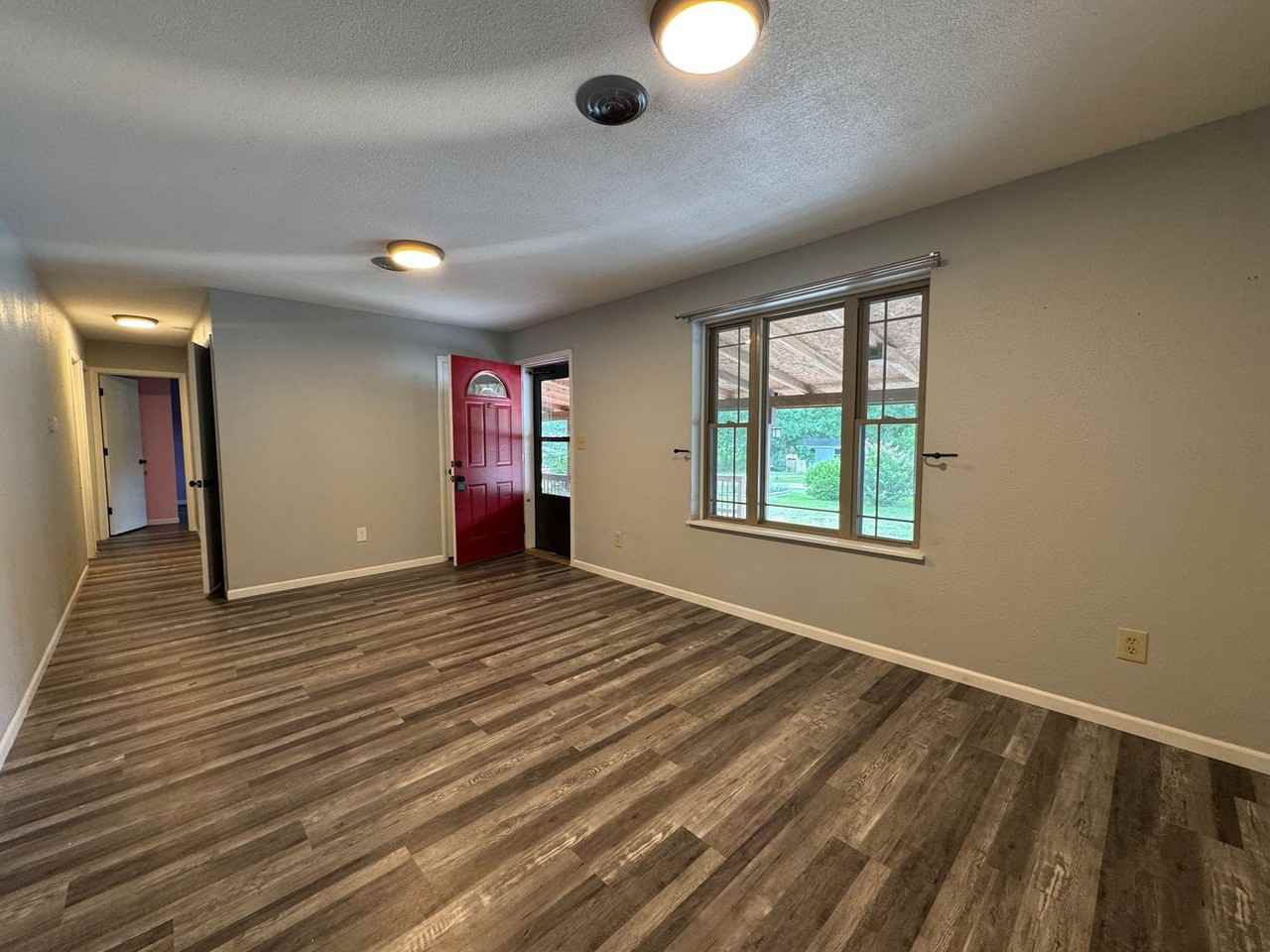 14467 Worth Ln - Photo 6 of 34