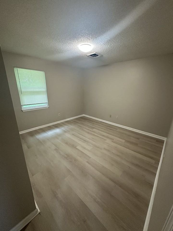446 9th St Se - Photo 4 of 11
