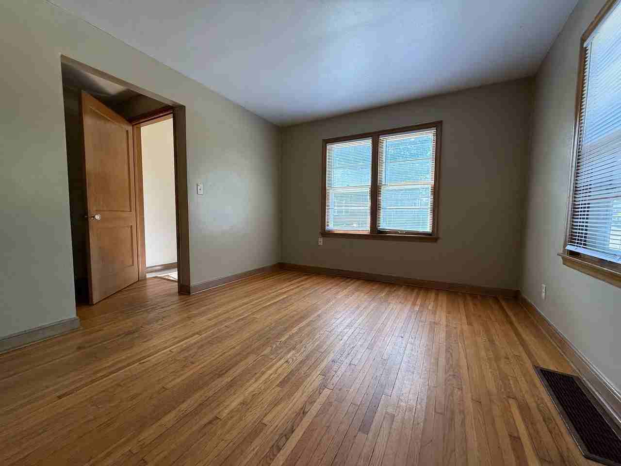551 Michigan St - Photo 5 of 18