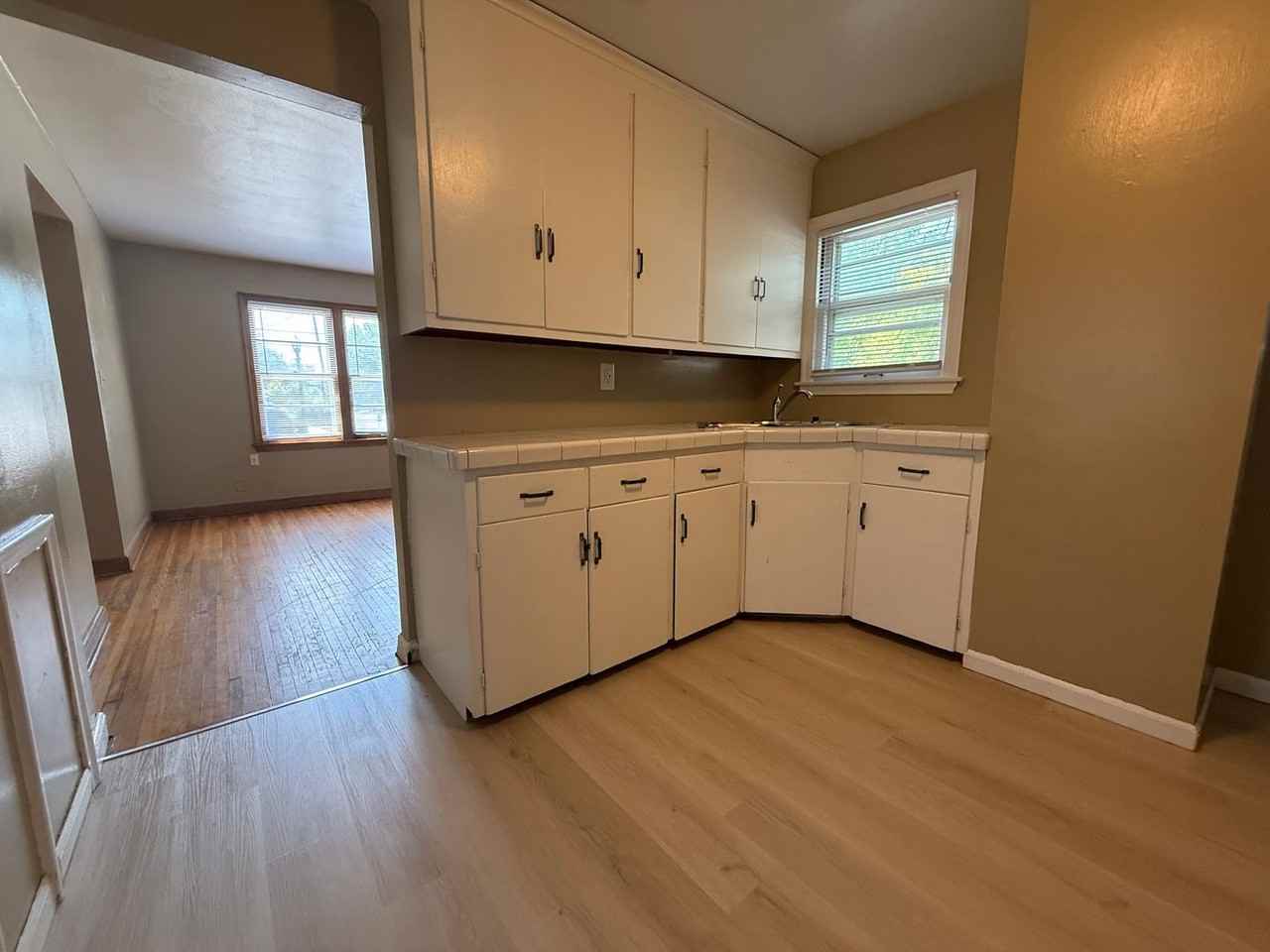 551 Michigan St - Photo 2 of 18