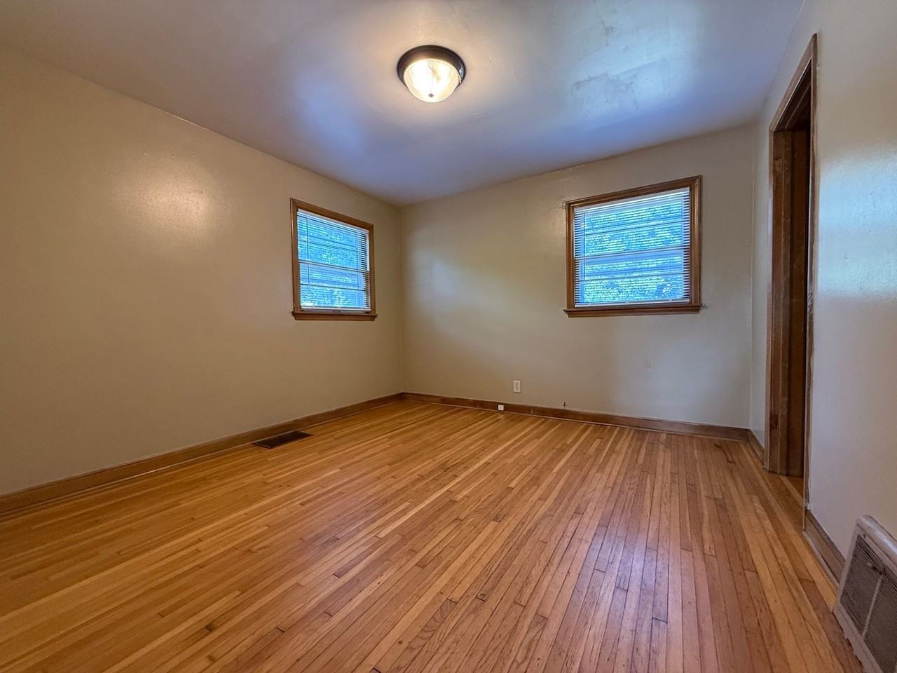 551 Michigan St - Photo 6 of 18