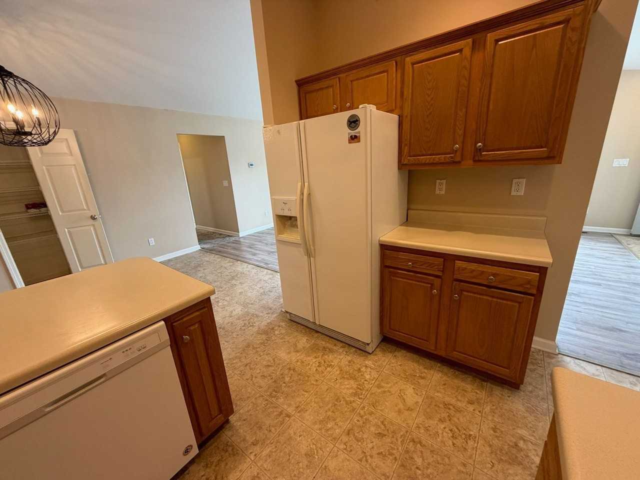 208 Red Bud Dr - Photo 3 of 15
