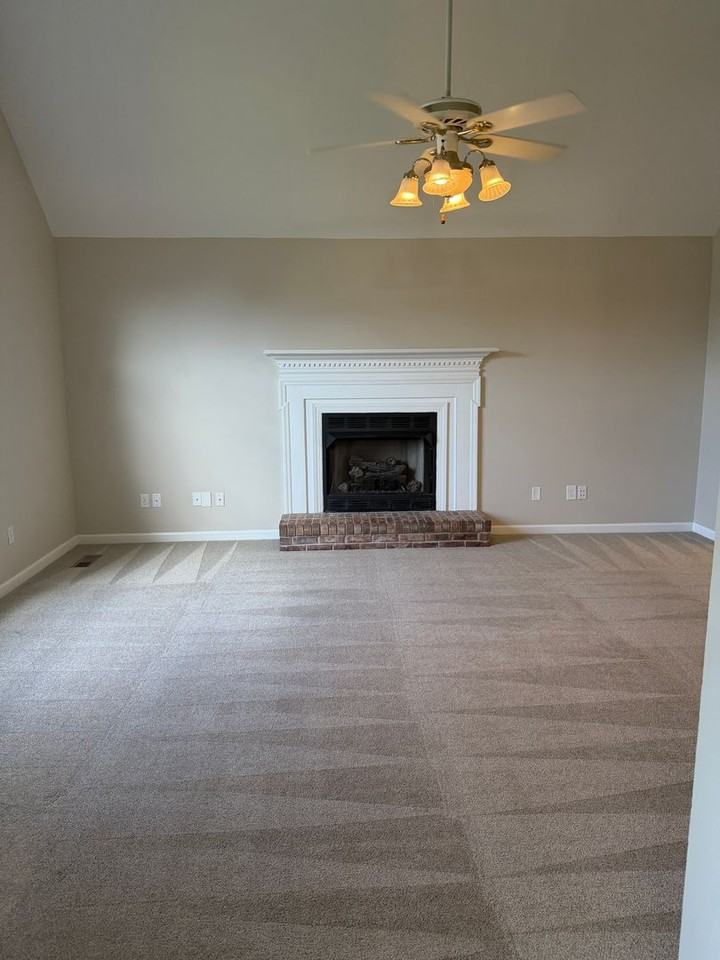 8900 Fox Glen Dr - Photo 3 of 37
